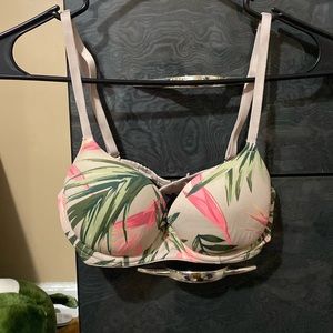 Women’s Victoria Secret Bra!